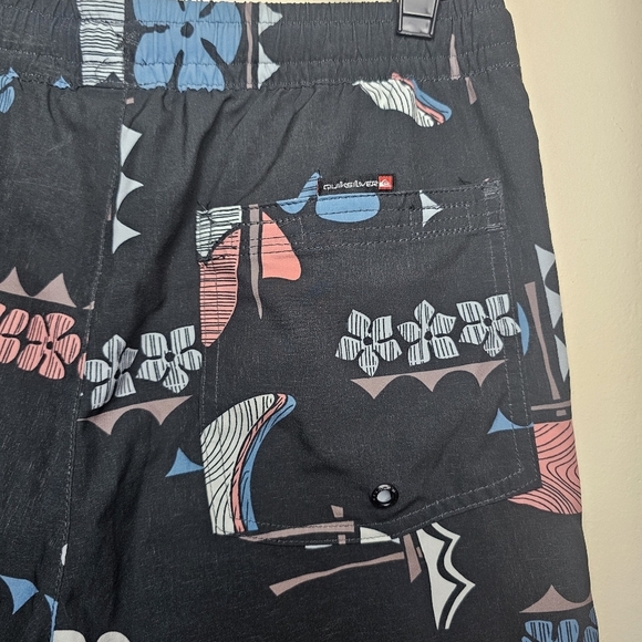 Quicksilver Lined Board Shorts Size Small - Picture 5 of 7